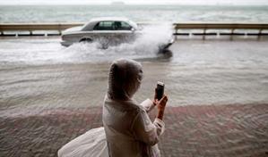 China declara alerta máxima por el tifón Matmo y evacúa a más de 150,000 personas