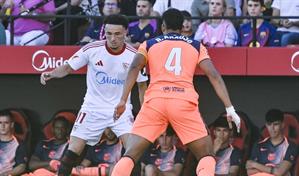 El Barcelona se desmorona en Sevilla y el Real Madrid es el nuevo líder