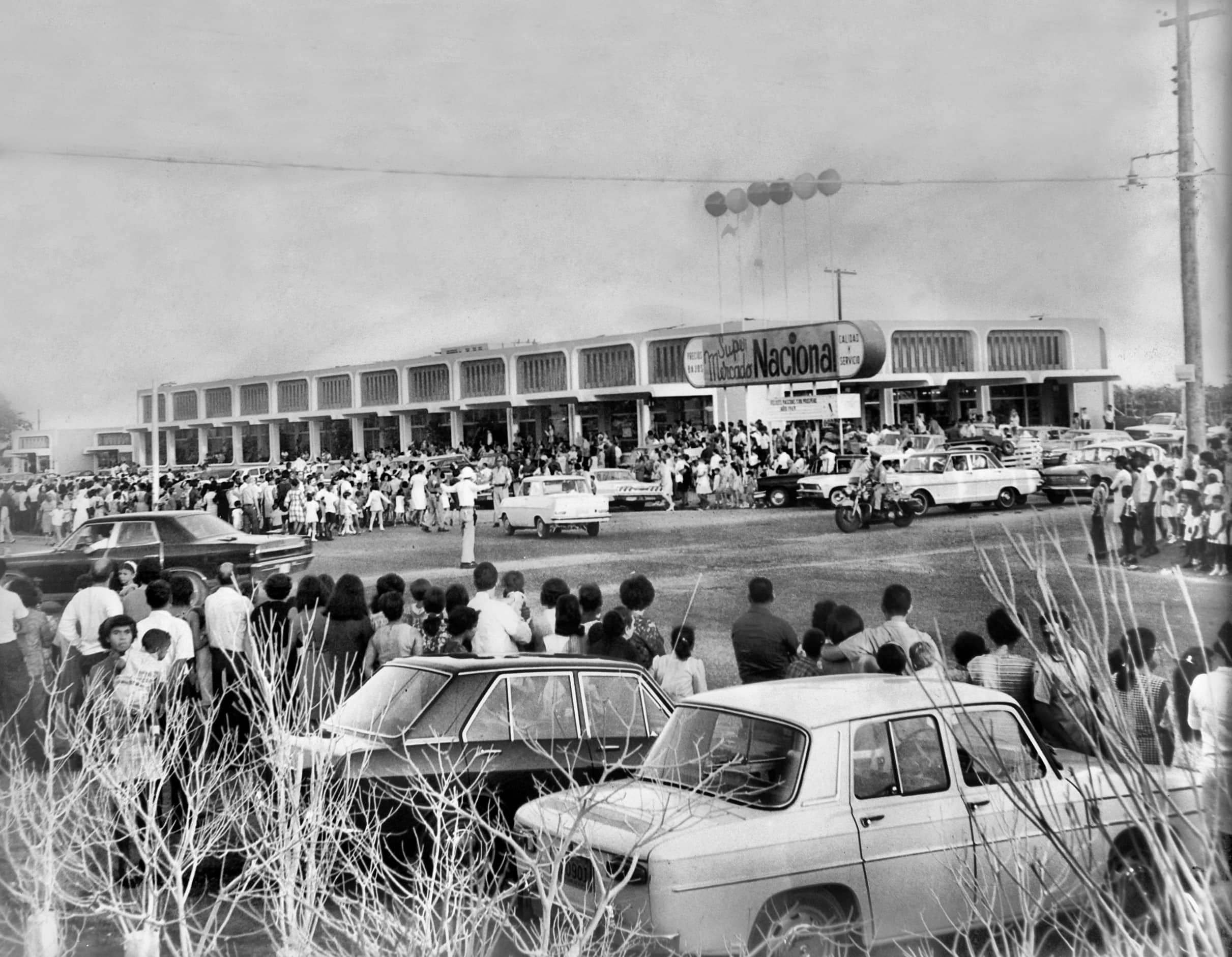 Apertura Supermercados Nacional en la Av. 27 de Febrero, 1967