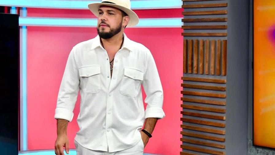 Sacha presenta bachata "Inútil" en gira promocional en RD