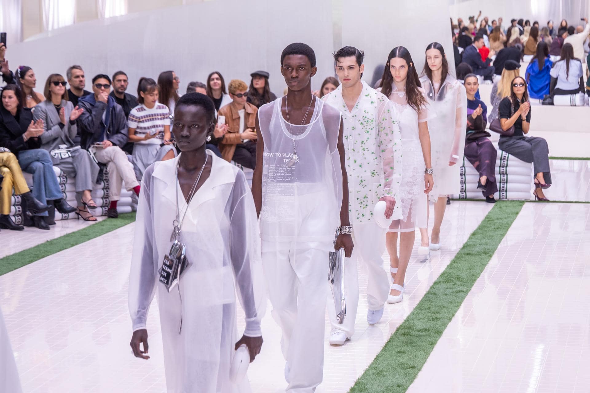 Modelos presentan las creaciones de la colección Primavera/Verano 2026 de la diseñadora griega Pelagia Kolotouros para Lacoste, durante la Semana de la Moda de París, en París, Francia, el 5 de octubre de 2025.