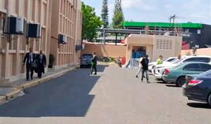 Imponen medida de coerción a tres hombres por agresión a un agente de la Digesett en Moca