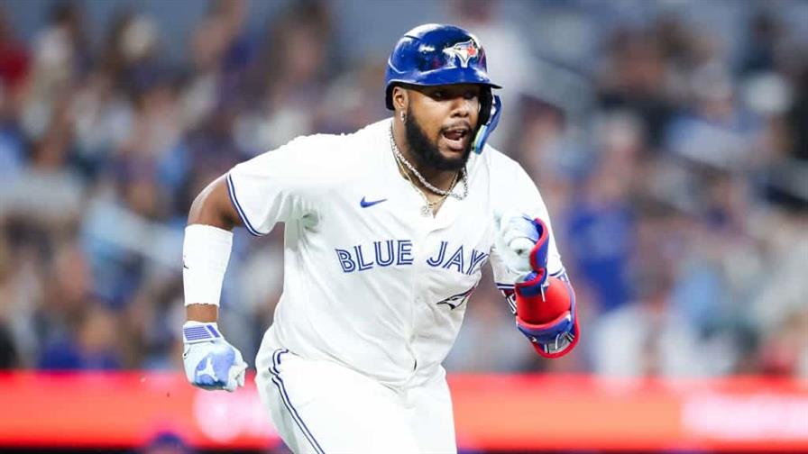 Video| Kirk y Guerrero Jr. guían a los Azulejos a su primera victoria de postemporada desde 2016
