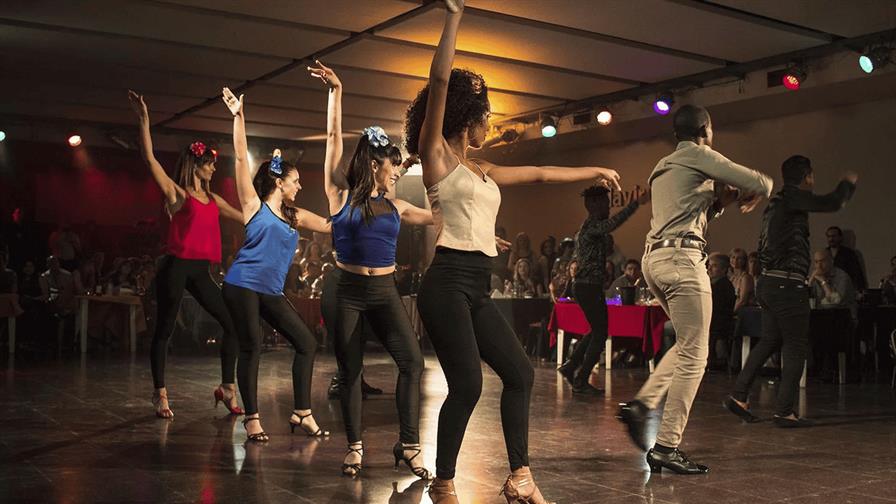 10 lugares donde puedes aprender a bailar salsa, bachata y merengue en RD 10 lugares donde puedes aprender a bailar salsa, bachata y merengue en RD