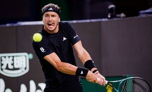 Zverev cede un set ante Halys pero avanza a octavos en Roland Garros
