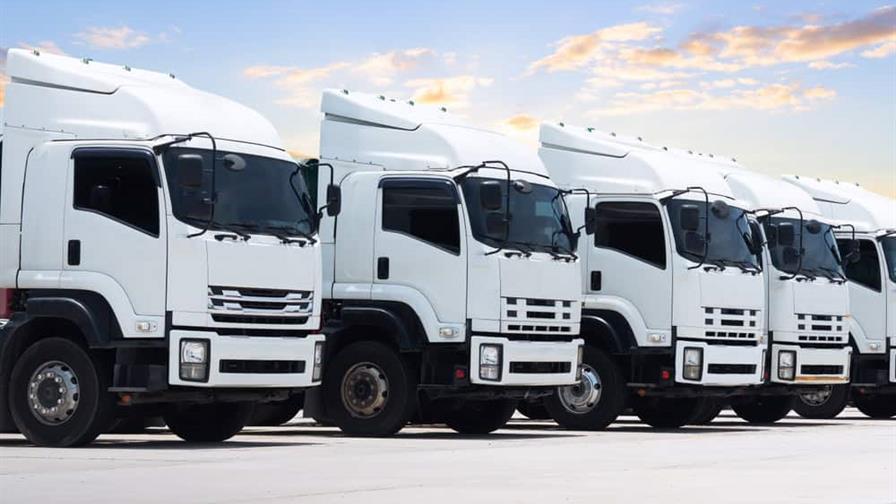 Trump anuncia arancel de 25 % a camiones importados por EE. UU. a partir de noviembre