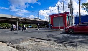 Conductores exigen repavimentación urgente en calles Doctor Defilló y Quinto Centenario