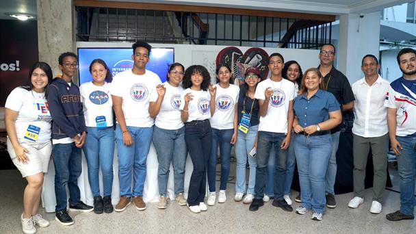 Escuelas públicas dominicanas dominan en el NASA Space Apps - Diario Libre