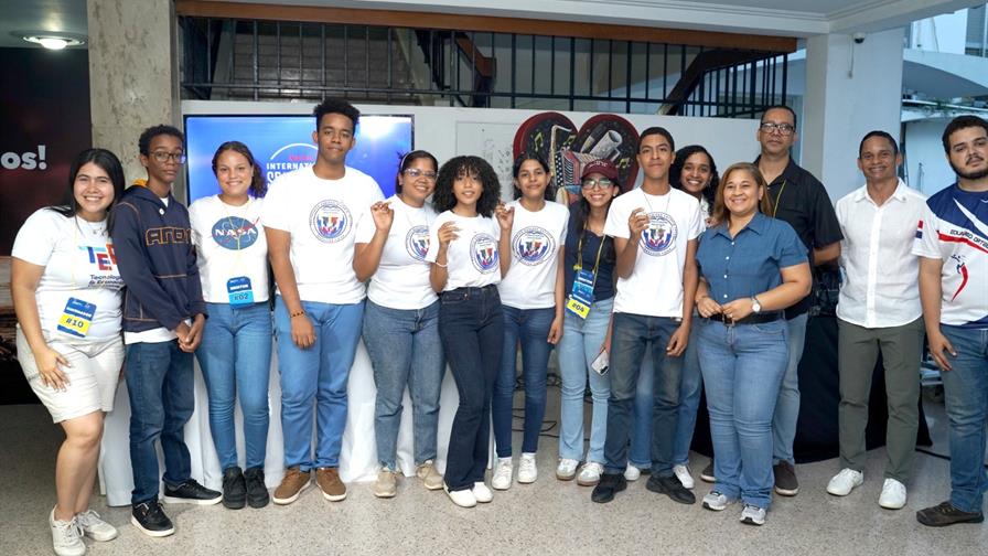 Escuelas públicas dominicanas dominan en el NASA Space Apps Challenge Santiago 2025
