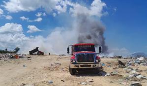Fuego afecta vertedero de Sosúa y provoca densa humareda visible a kilómetros
