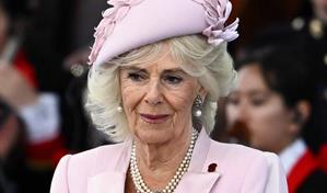 La reina Camila llora la muerte de su amiga la escritora británica Jilly Cooper