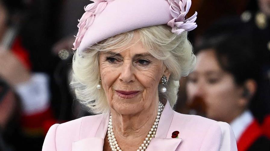 La reina Camila llora la muerte de su amiga la escritora británica Jilly Cooper