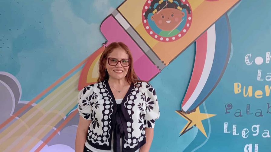 La vida de Kinito Méndez cobra forma literaria en el nuevo libro de Raynelda Calderón