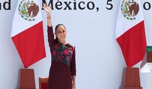 Sheinbaum celebra su primer año con un baño de masas y de continuidad con López Obrador