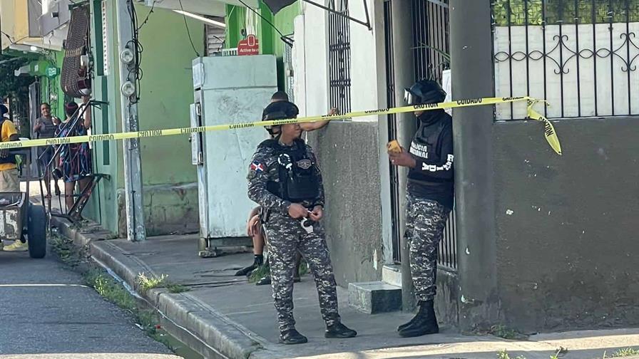 Vecinos denuncian descontrol por teteo tras balacera que dejó dos muertos en Santiago Vecinos denuncian descontrol por teteo tras balacera que dejó dos muertos en Santiago