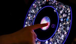 Un sistema captura CO2 y lo convierte en material para hacer plástico biodegradable