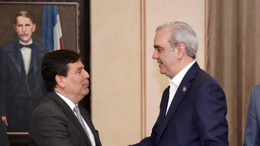 Abinader recibe propuesta de la CEPAL para fortalecer el sistema de protección social Abinader recibe propuesta de la CEPAL para fortalecer el sistema de protección social