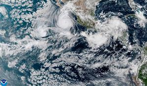 Huracán Priscilla gana fuerza y provoca oleaje y lluvias en México