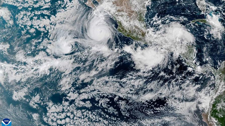 Huracán Priscilla gana fuerza y provoca oleaje y lluvias en México