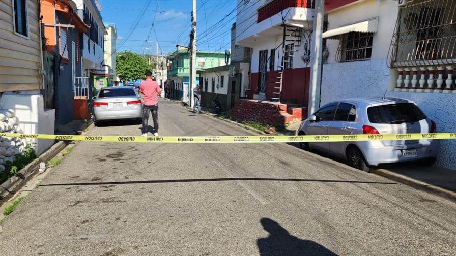 Identifican a cinco hombres acusados de doble homicidio durante fiesta callejera en Santiago Identifican a cinco hombres acusados de doble homicidio durante fiesta callejera en Santiago