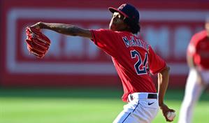 Águilas Cibaeñas anuncian a los lanzadores Triston McKenzie y Oscar Rayo