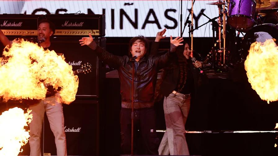 Milei da un concierto de rock en medio de una tormenta política en Argentina