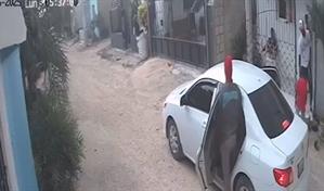 Tres individuos asaltan a unos niños en la galería de una casa en Villa Hermosa