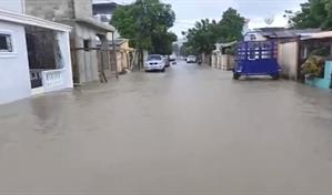 Fuertes lluvias provocan inundaciones en calles y sectores de Hato Mayor