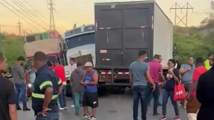 Se registra triple choque en la carretera Sánchez; no reportan heridos Se registra triple choque en la carretera Sánchez; no reportan heridos