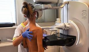 Indignación en España por retrasos en la detección del cáncer de mama