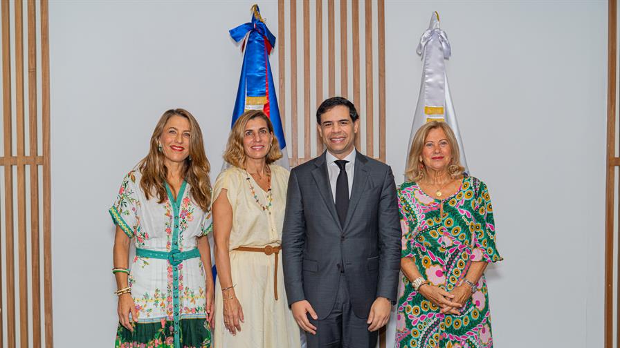 Grupo Piñero celebra 50 años con estreno de la película Amanece en Samaná Grupo Piñero celebra 50 años con estreno de la película Amanece en Samaná