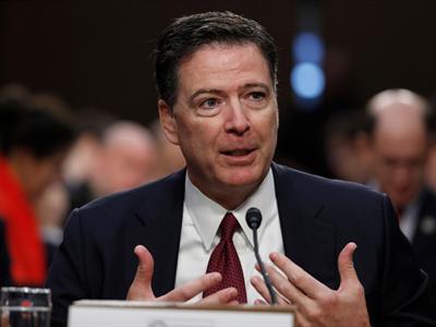 Juez dice que caso contra exdirector del FBI peligra por mala praxis