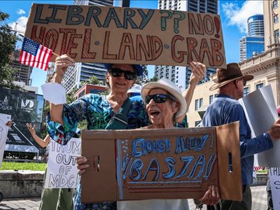 Demanda impugna donación de terreno para biblioteca de Trump