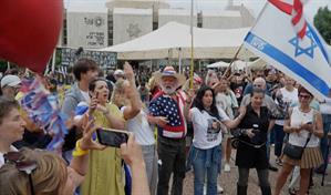 Israelíes y palestinos reaccionan eufóricos al anuncio de acuerdo para terminar la guerra