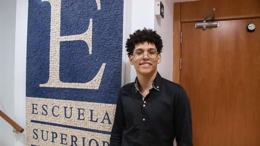 Johan Reyes, contrabajista dominicano, ingresa a la Escuela Reina Sofía en Madrid