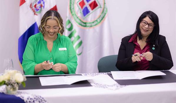Unphu y Abraza firman convenio para ejecutar el programa "Prácticas de Empleo Inclusivo"