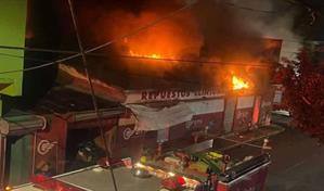 Fuego destruye negocio de repuestos y una banca en Hato Mayor