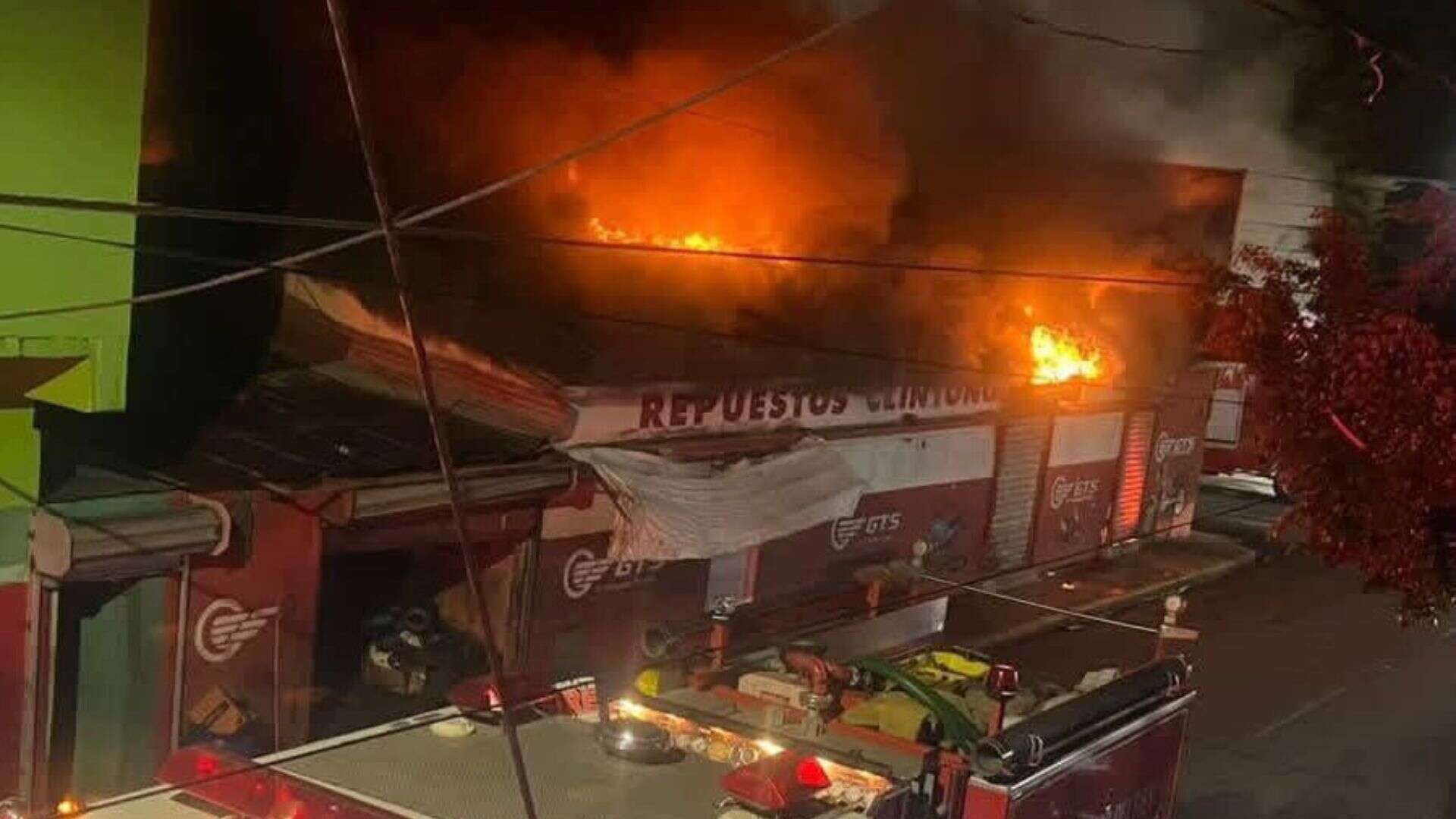 Fuego destruye negocio de repuestos y una banca en Hato Mayor Fuego destruye negocio de repuestos y una banca en Hato Mayor