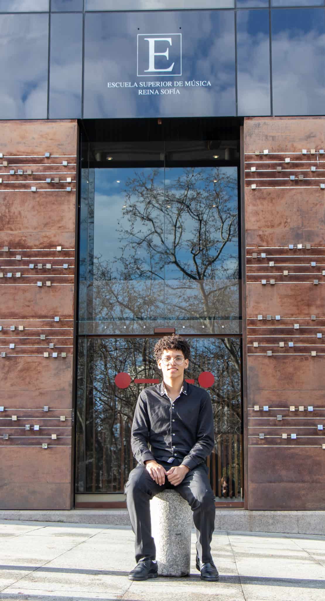 La Fundación Sinfonía anunció la admisión de Johan Reyes en la prestigiosa institución madrileña, fruto del convenio de colaboración firmado en 2025.