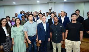 Johnny Pujols exhorta a jóvenes a integrarse a la política "con compromiso y vocación"