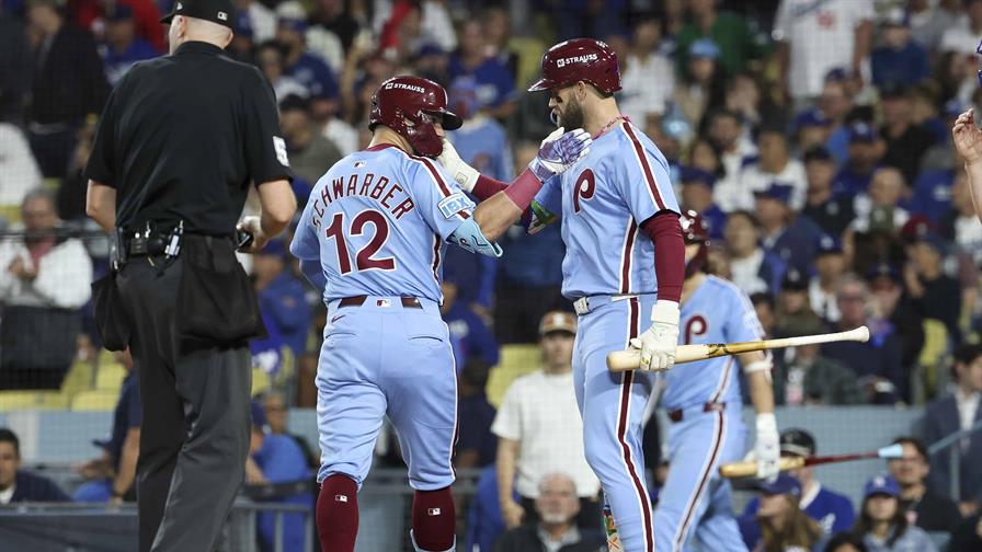 Schwarber revienta un jonrón de 455 pies y mantiene vivos a los Filis ante Dodgers Schwarber revienta un jonrón de 455 pies y mantiene vivos a los Filis ante Dodgers