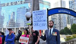 Miles de personas protestan ante edificio Trump en Chicago por envío de Guardia Nacional