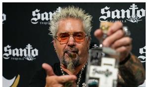 Un robo de película: Guy Fieri relata cómo le sustrajeron dos camiones de tequila sin usar violencia