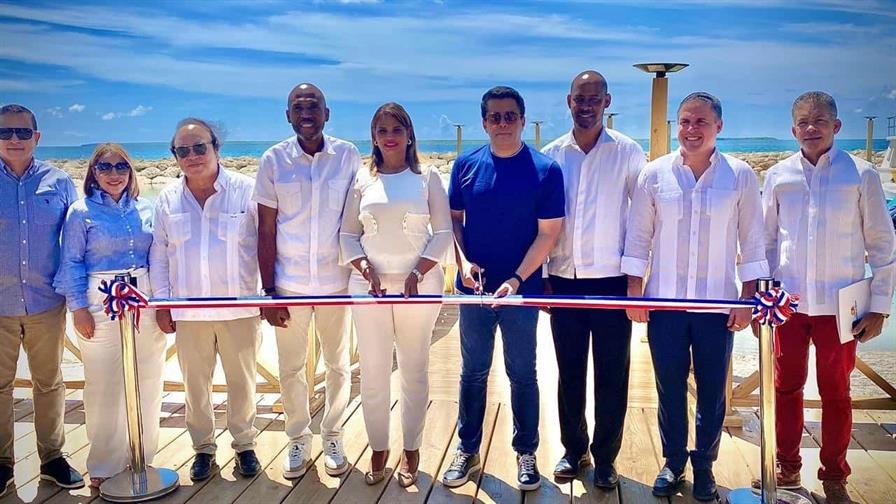 Turismo reconstruye muelle en Caleta, La Romana