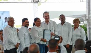 El Gobierno entrega más de tres mil títulos de propiedad en el sector Palmarejo