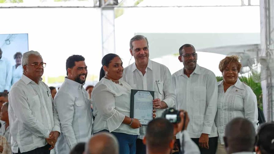 El Gobierno entrega más de tres mil títulos de propiedad en el sector Palmarejo El Gobierno entrega más de tres mil títulos de propiedad en el sector Palmarejo