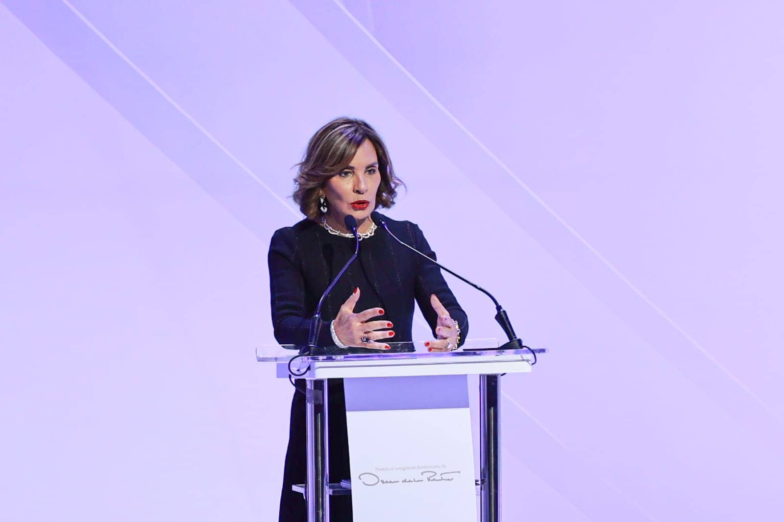 Haydeé Kuret de Rainieri preside la comisión permanente del premio Oscar de la Renta. 