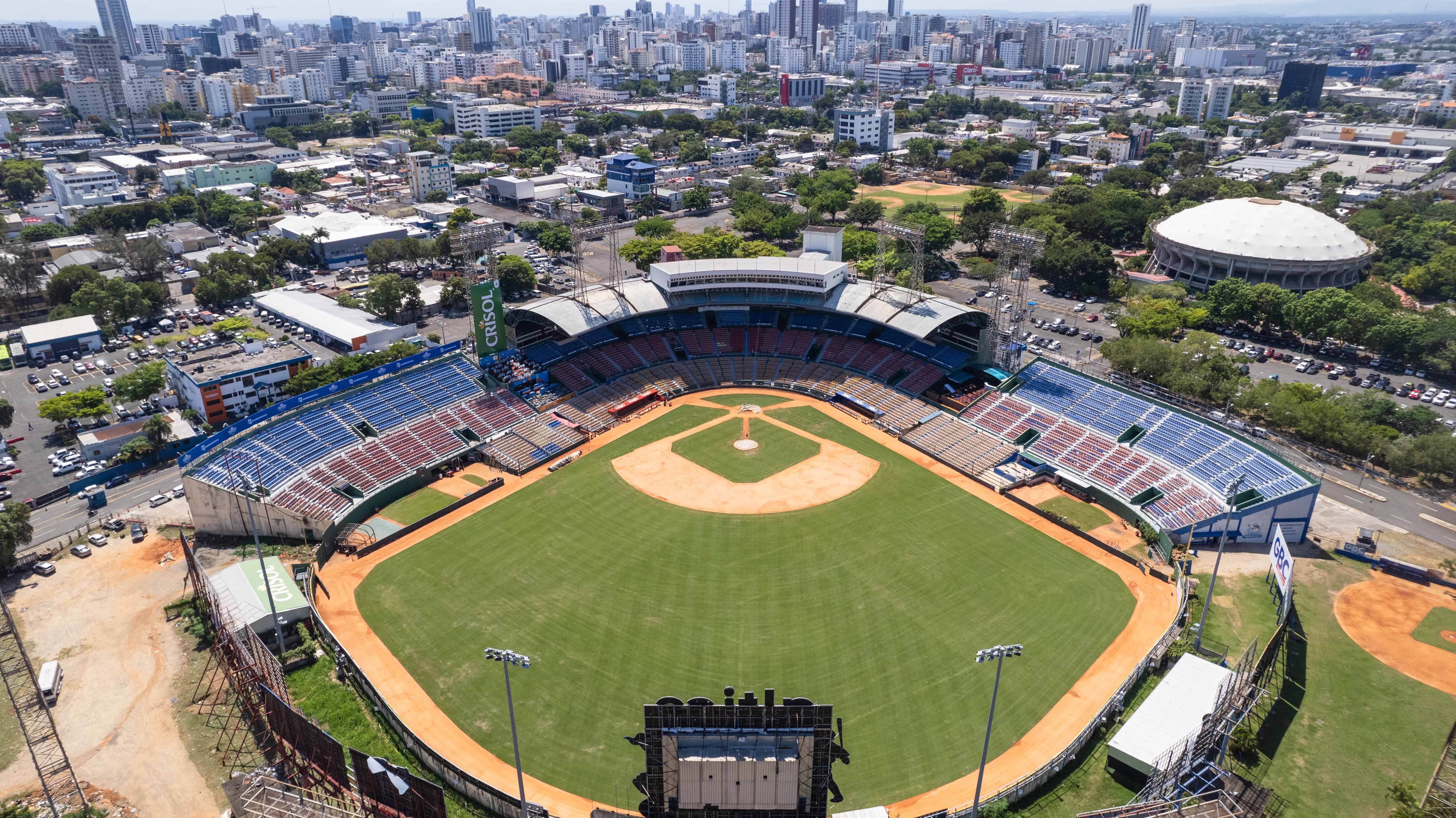 Vista del del Estadio Quisqueya al mediodía de este viernes 10 de octubre de 2025.