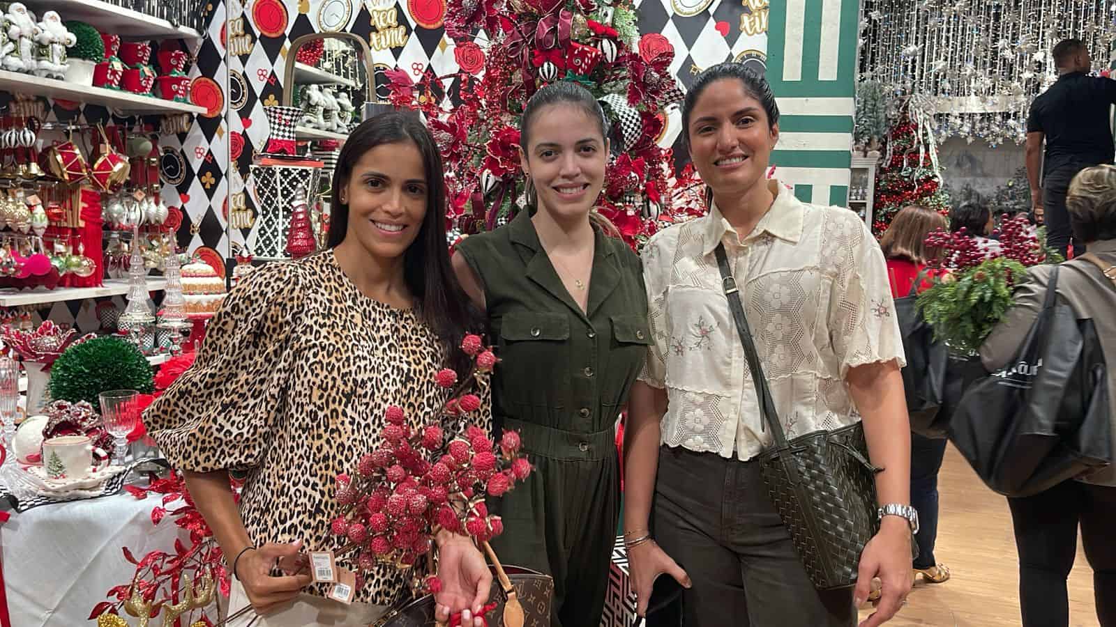 Cristina y Fabiola Rodríguez, junto a Sheila Sánchez.