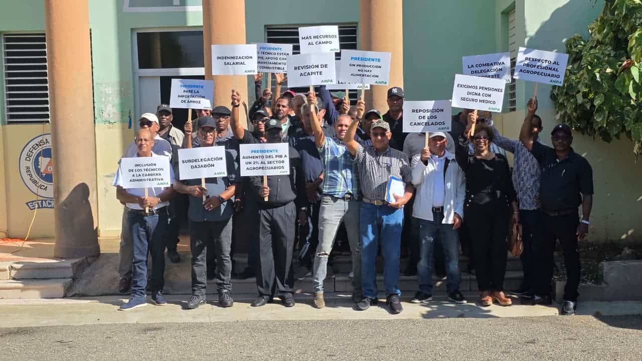 Agronomists carry out strike for salary improvements Infographic